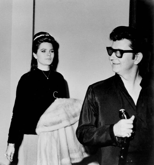 Клодетт и Рой Орбисоны. Claudette Orbison -- та самая "Красотка". Иллюстрация к песне Oh, Pretty Woman (Красотка) (Roy Orbison)
