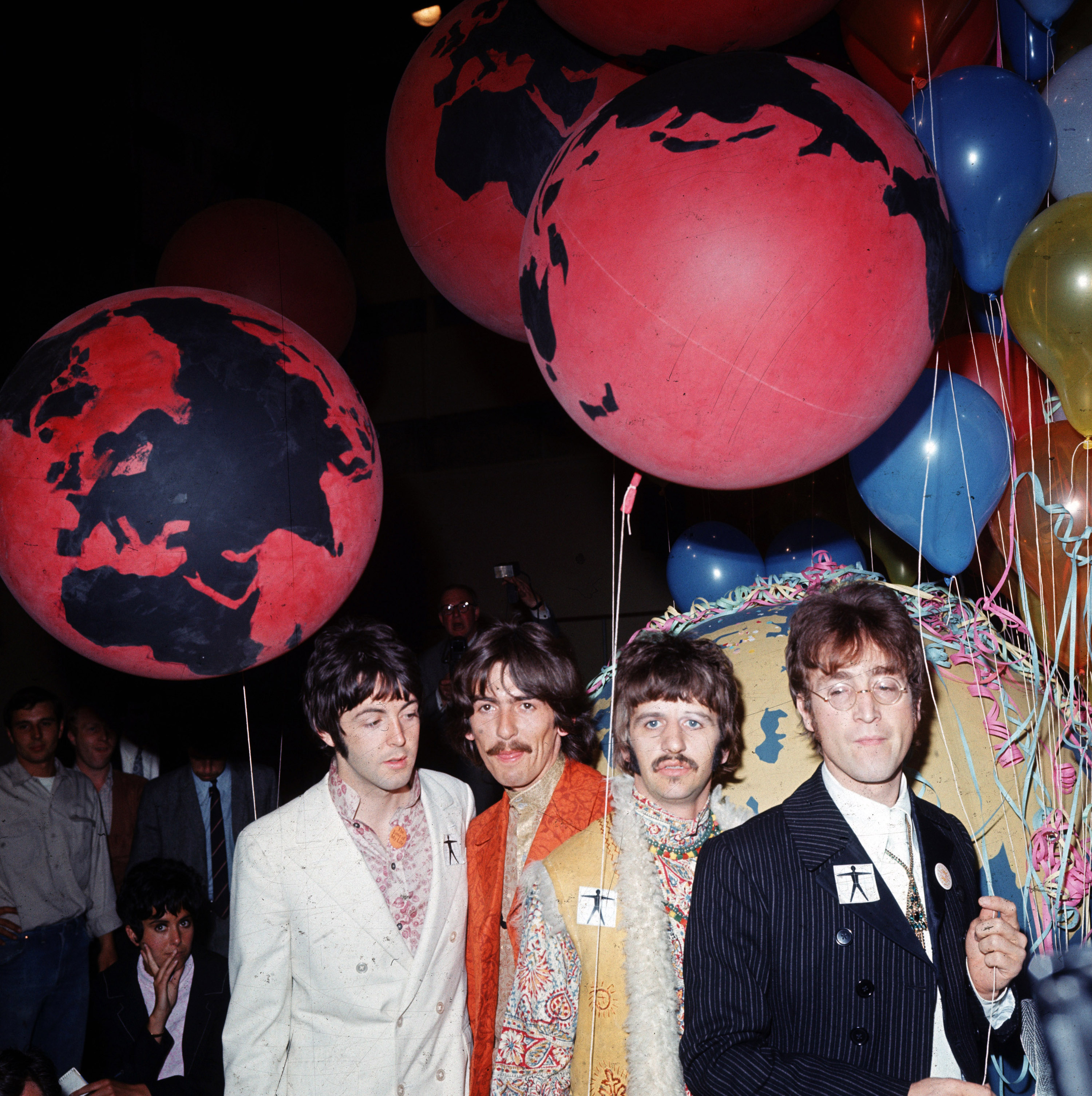 Битлз на подготовке к выступлению на Our World, студия EMI июнь 1967. Иллюстрация к песне All You Need Is Love (The Beatles)